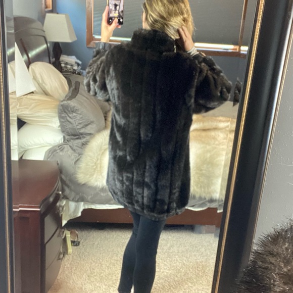R.Z.R. Faux Fur with Leather Trim Coat with Detachable Sleeves, Large - Picture 4 of 11
